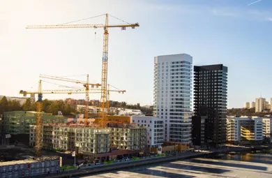 byggkranar i Marievik och Liljeholmen.